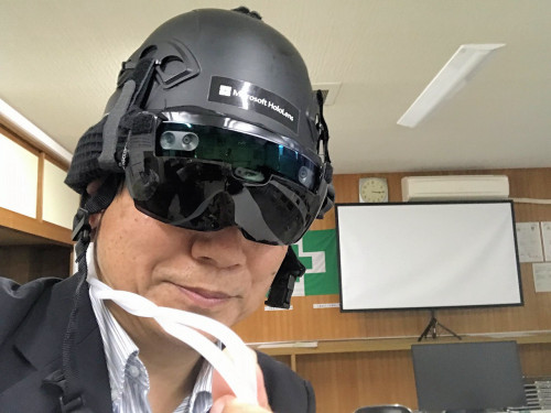 冷却装置を試用するイエイリ