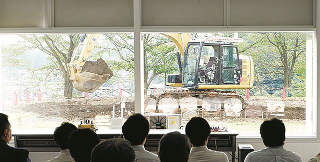技術フェア2019で開発中のAIを使ったバックホウの自動操作技術を公開したフジタ