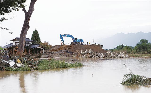 長野市穂保地区の千曲川左岸堤防決壊地点