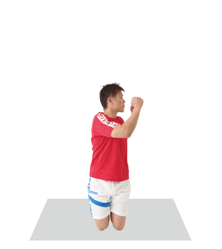 肘を振り上げる
