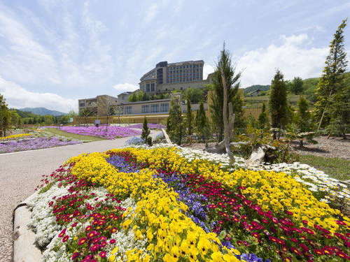 フラワー＆ガーデン森の風：四季折々の花の表情があります