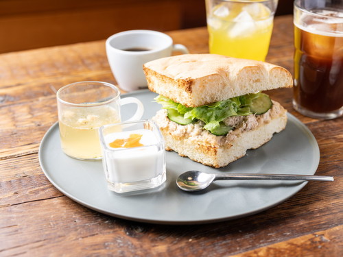 【朝食付き】近隣提携レストランで利用可能な朝食券付きプラン！（朝食会場：アパホテル〈銀座 新富町駅前〉）