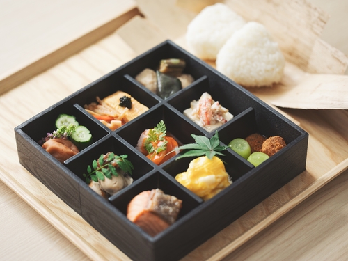 【季節の割子弁当付】朝食に能登塩を使った塩むすびと9種類のおかずを堪能＜朝食付＞