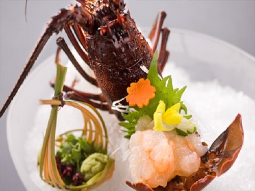 伊勢海老のお造り（近海で捕れた天然ものをご賞味下さい）