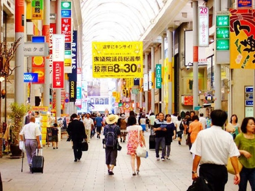 ■徒歩約３０秒の本通り商店街