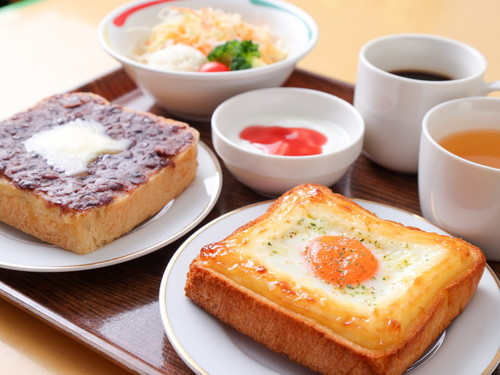 【朝食付き(パンセット)】パン屋さんの日替わり自家製厚切りパン2種類♪【アパは映画もアニメも見放題】