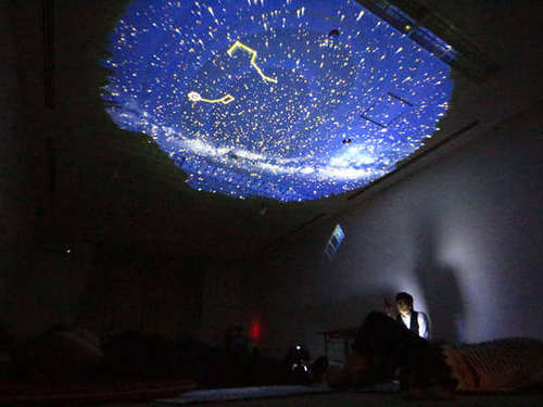 雨や曇りの日の星空観察会は室内プログラムをご用意！