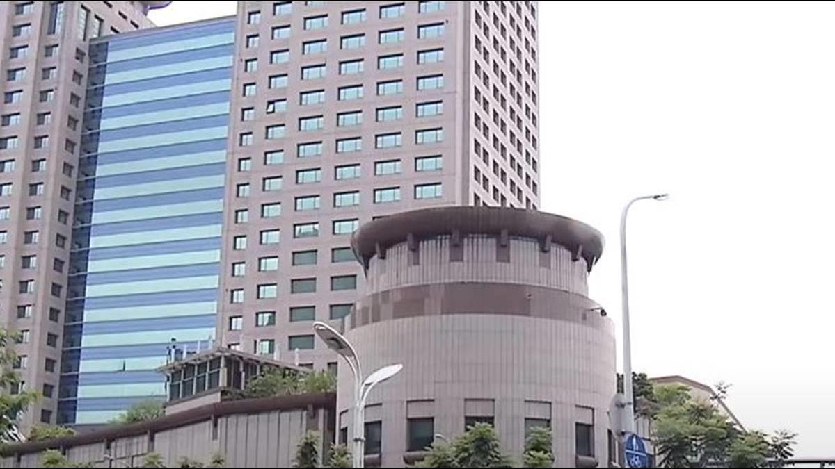 信義、新板、敦南豪宅旁 隔條馬路房價差一半!
