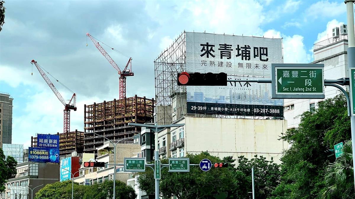 「來青埔吧!」建案廣告 驚現竹北街頭 專家3理由讚:精準投放