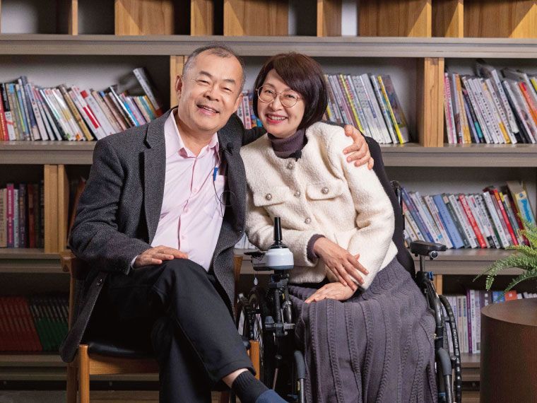 前國民黨立委楊玉欣（右）與台大哲學系教授孫效智（左）是夫妻，也是 十多年來共同促成《病主法》立法與推廣的戰友。