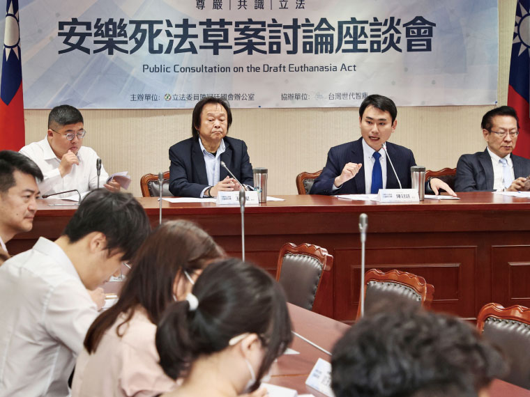 民進黨立委陳冠廷本會期在立法院提出《安樂死法》草案，過去跨黨派立 委也曾多次提案立法，但從未在委員會實質審查。