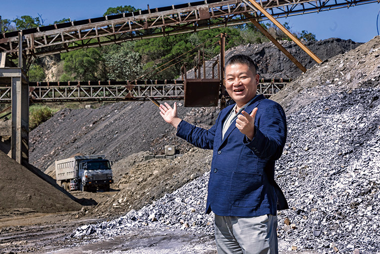 立順興董事長暨總經理呂東璇，從台積電工程師轉身投入綠建材研發，並成 功將自家產品導入老東家。