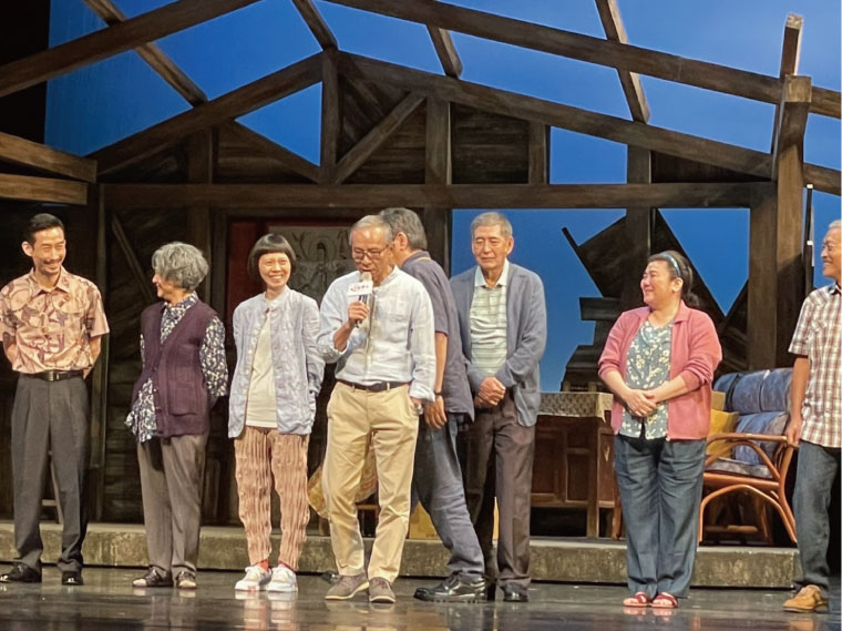 柯珀汝曾擔任綠光臨演，也作為重要贊助人上台和吳念真同台謝幕。