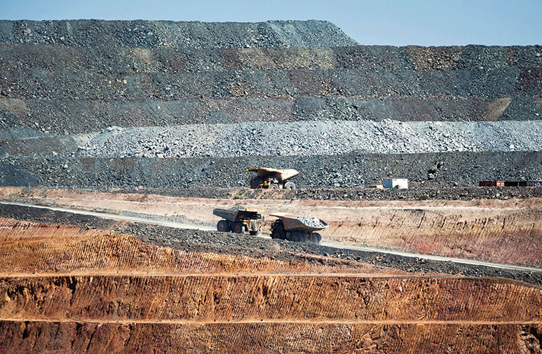 金礦股走勢雖與金價相關，但也高度取決於企業獲利能力與營運韌性，尤 其須注意開採成本是否具競爭力。