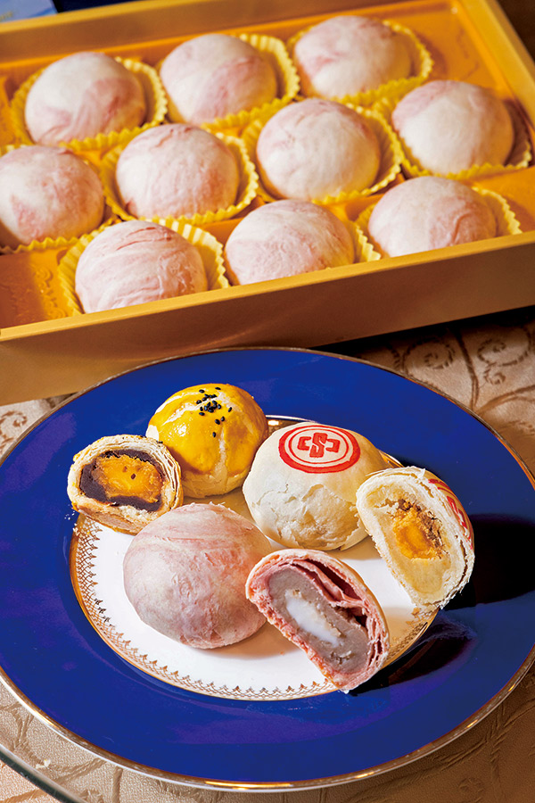 2025年中秋節,中鋼賣出114萬顆月 餅,刷新近5年新高。