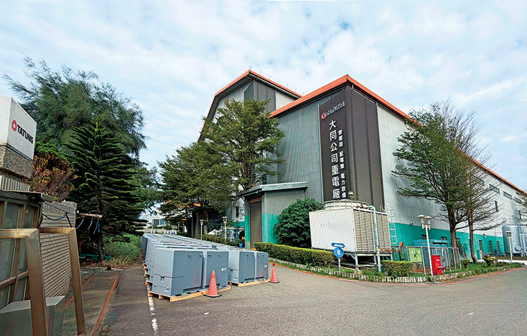 張榮華上任後曾 開車繞桃園大園 廠土地一圈，並 感嘆該地是塊「 寶地」。