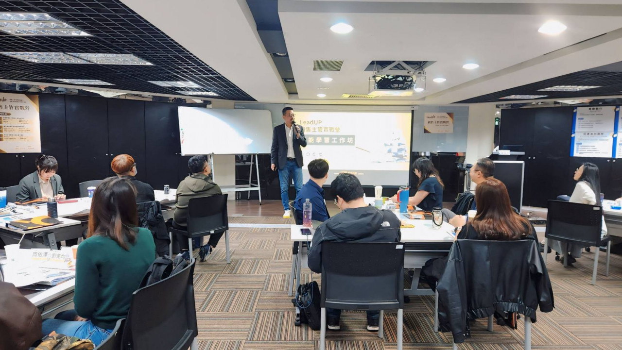 企業最迫切的人才缺口，也不只是培養「會賣的業務」，而是培養「能帶出高績效團隊的銷售主管」