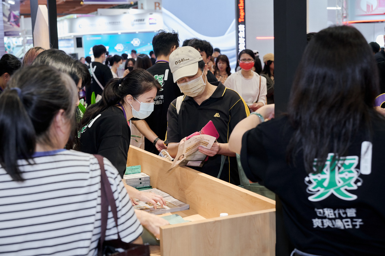 金博會現場加盟主親切的一對一解說,讓登門求助的房東絡繹不絕!