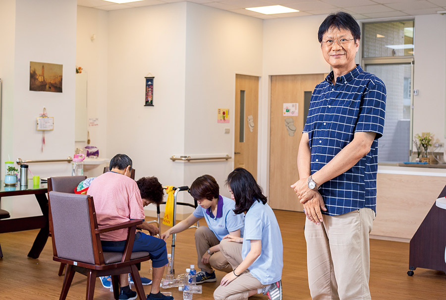 台灣善合總經理葉晉良（右）