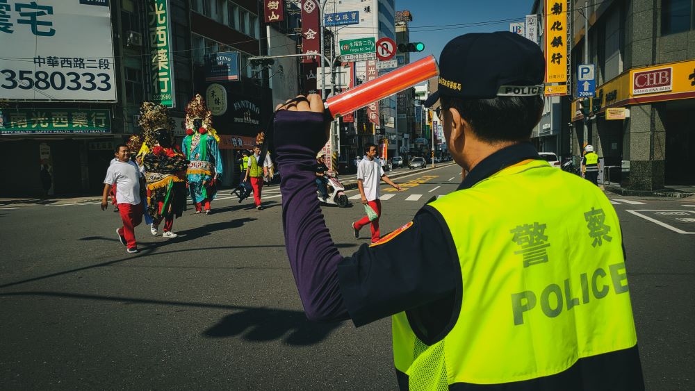 警察問「車速多少」怎麼回答？小心警察問話容易暗藏的4個陷阱