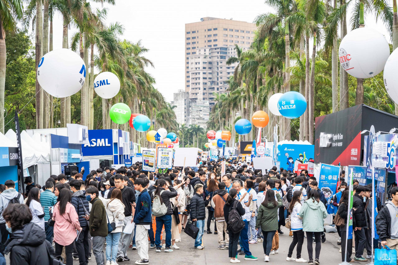 台大校園徵才博覽會》台積電新鮮人年薪衝220萬！文組也搶手，－ESG永續台灣