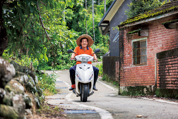 劉清極，74歲，凝聚老村長倍的靈魂人物。（攝影：唐紹航）