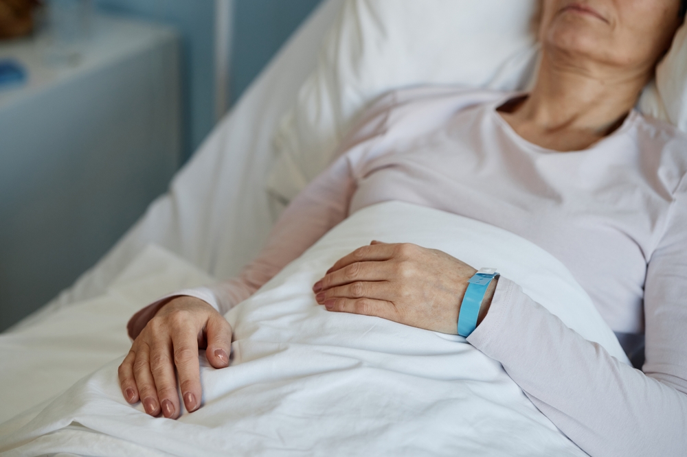 被媽媽推開手,我才懂:「氣我把她丟在這裡不管」