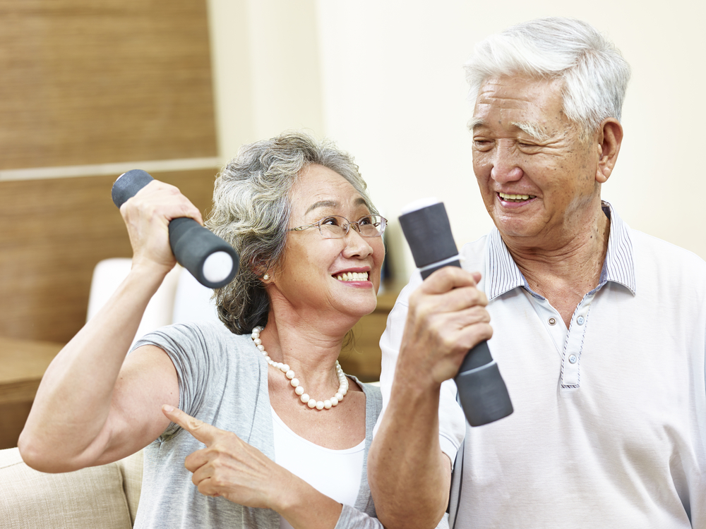 50、60、70歲上健身房 vs. 在家鍊肌力優缺點解析