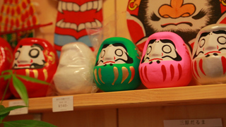 パワースポット「山響屋」で運気UP！ 個性が光る“縁起物アート”