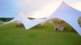 話題沸騰“旅するアウトドアホテル”とは? バッグひとつで大自然にステイ!「The Caravan」