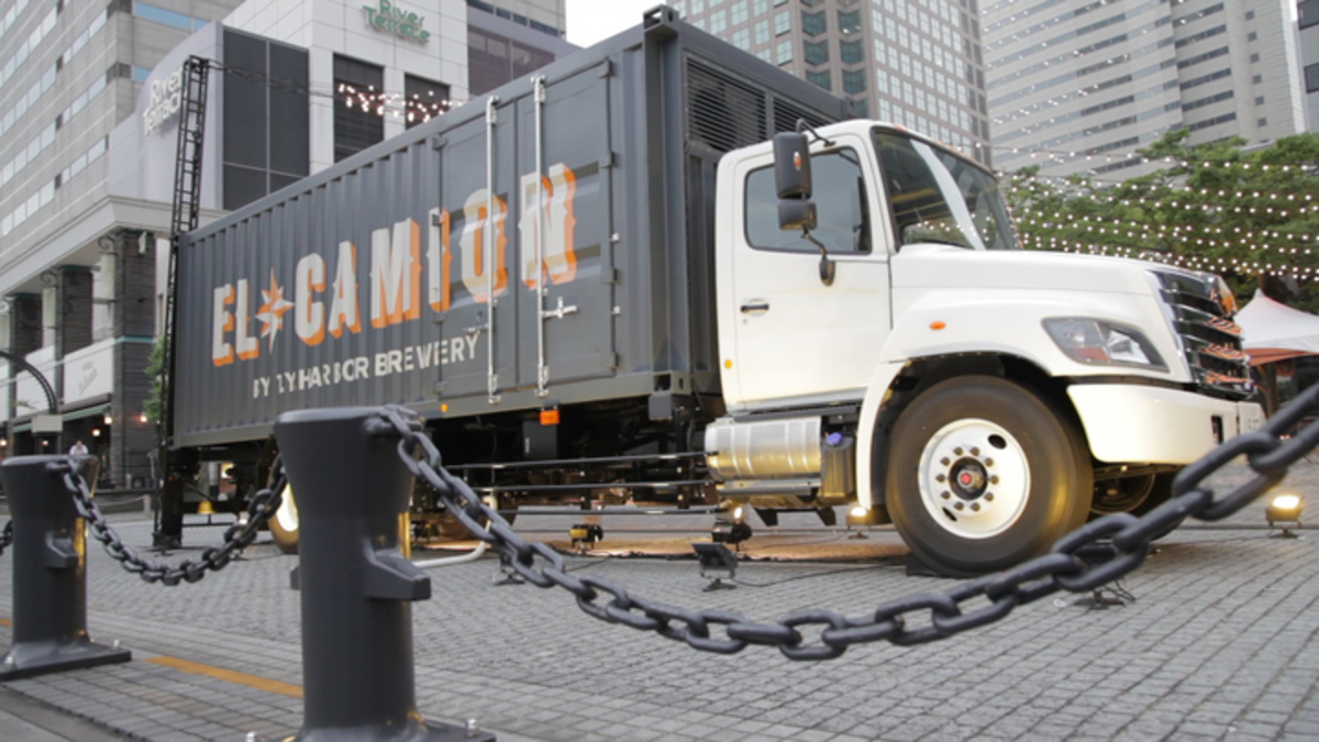 EL CAMION by T.Y.HARBOR BREWERY