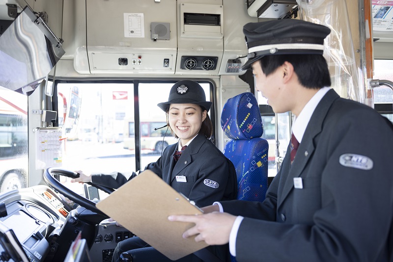 高校新卒からバス運転士が目指せます