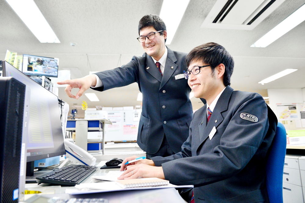 仕事に慣れるまで先輩社員がしっかりとサポートしていきます。