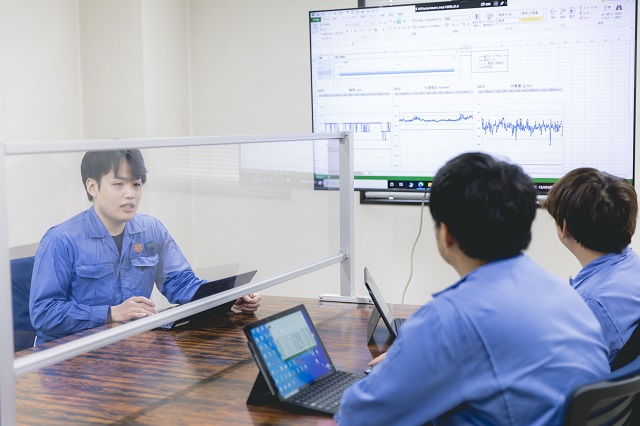 世界を目指すために、若手の意見を取り入れます。