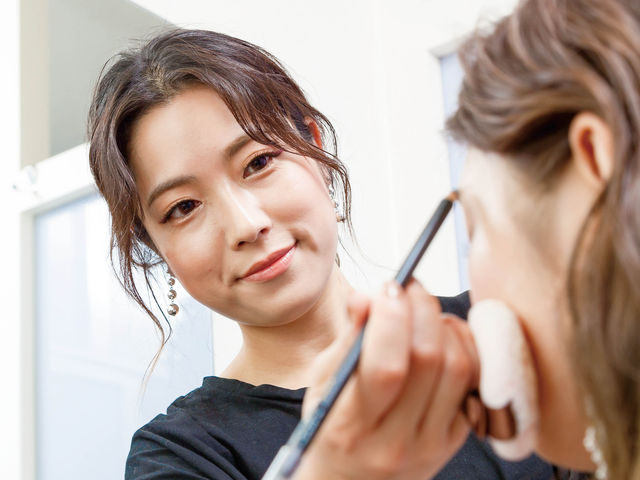 ヘアメイク科 美容師国家資格を取得し、映画・テレビ・CM・舞台・雑誌で活躍するヘアメイクアップアーティストを目指す！