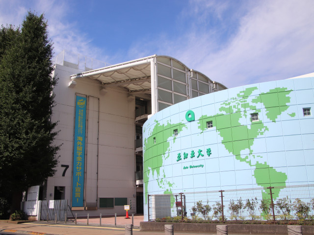 亜細亜大学