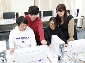 情報処理学科 情報システムコース プログラミングをマスターし、ITエキスパートに！