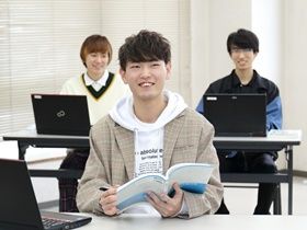 情報処理学科 情報ビジネスコース コンピュータとビジネススキルを磨き、幅広い就職を目指す！