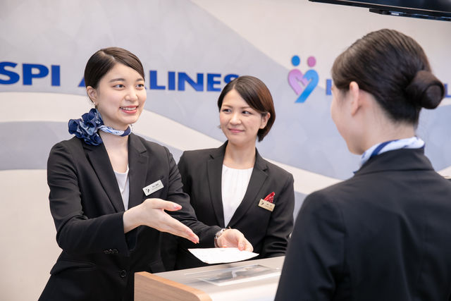 エアライン科 一人ひとりに対するきめ細かいサポートを通じて航空業界への就職を目指します。