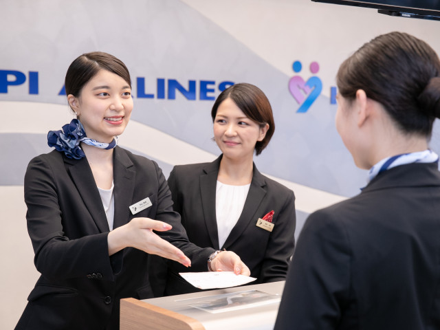 エアライン科 一人ひとりに対するきめ細かいサポートを通じて航空業界への就職を目指します。