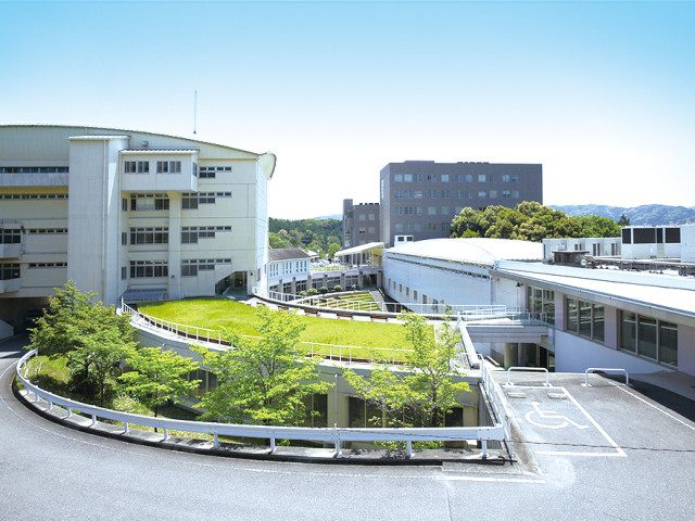 人間環境大学