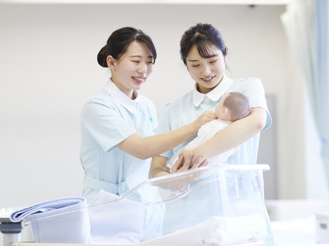 医療４年制学部＜高度専門士＞ 高度看護保健学科 全国で9校のみ。希少な統合カリキュラム。4年間で「看護師」・「保健師」、2つの国家資格とスキルを取得する。