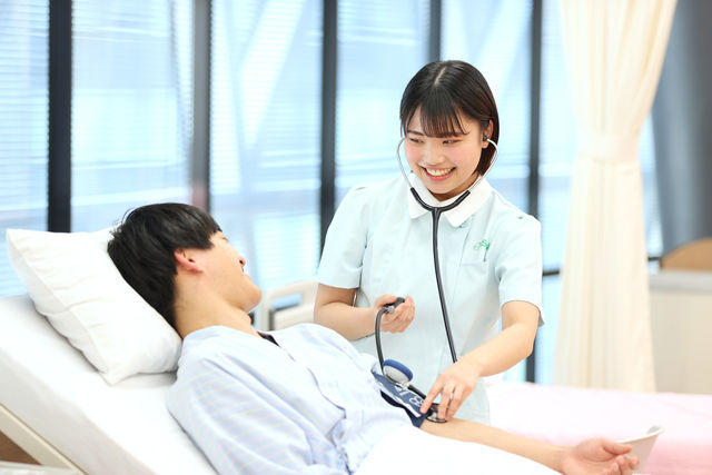 医療３年制学部＜専門士＞ 実践看護学科Ⅰ・Ⅱ 3年間の集中カリキュラム。ひとり1人に寄り添える、確かな看護実践能力を身につける。