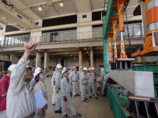 技能工芸学部 建設学科 都市･建築コース 自然環境と共生し都市を豊かに機能させる建築・土木・環境を総合的に学ぶ