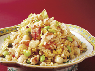 中国料理「豪華海鮮チャーハン」「ごま団子」の画像