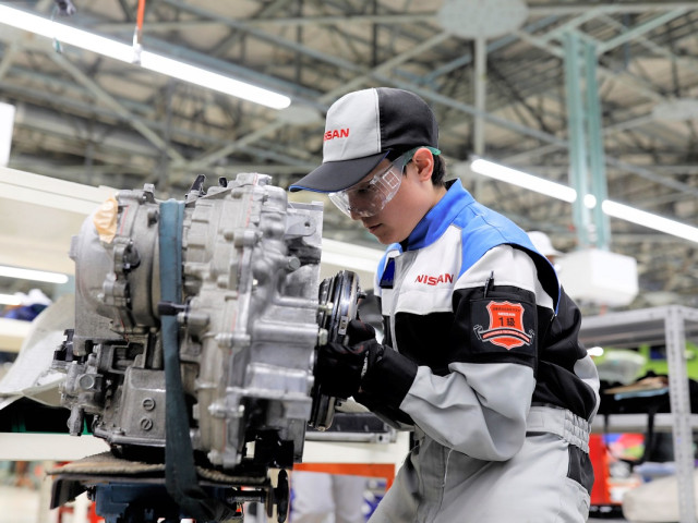 一級自動車工学科（国家一級整備士コース） クルマの進化に確実に応え続ける技術とプロとしての姿勢を学ぶ