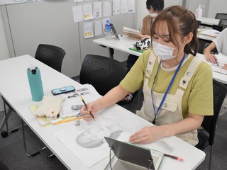 デザインイラスト系体験入学「アナログイラスト上達講座(ポーズの描き方)」の画像