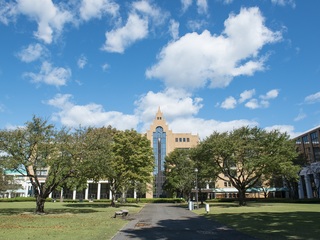 駿河台大学