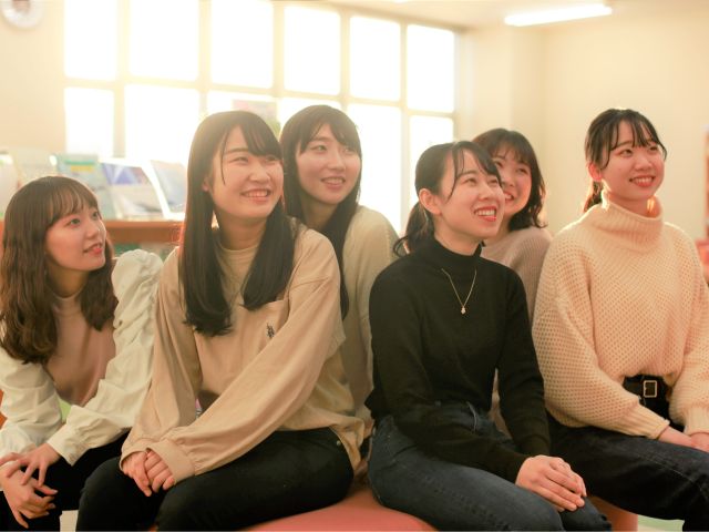 ユマニテク看護助産専門学校の写真