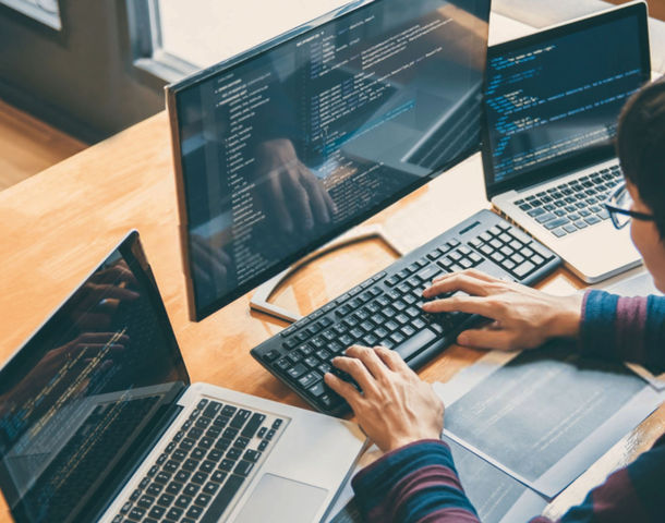 コンピュータ科 ２年間で基礎から実践まで完成度の高いシステム開発ができるIT技術者へ